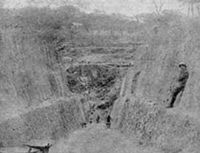 Mine de Shinkolobwe. L'uranium de la bombe atomique lancée sur Hiroshima provenait de cette mine.