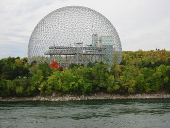 Biosphère fut le nom donné après coup au pavillon américain créé par Ruckminster Fuller sur l'île Sainte-Hélène de Montréal - exposition universelle de 1967
